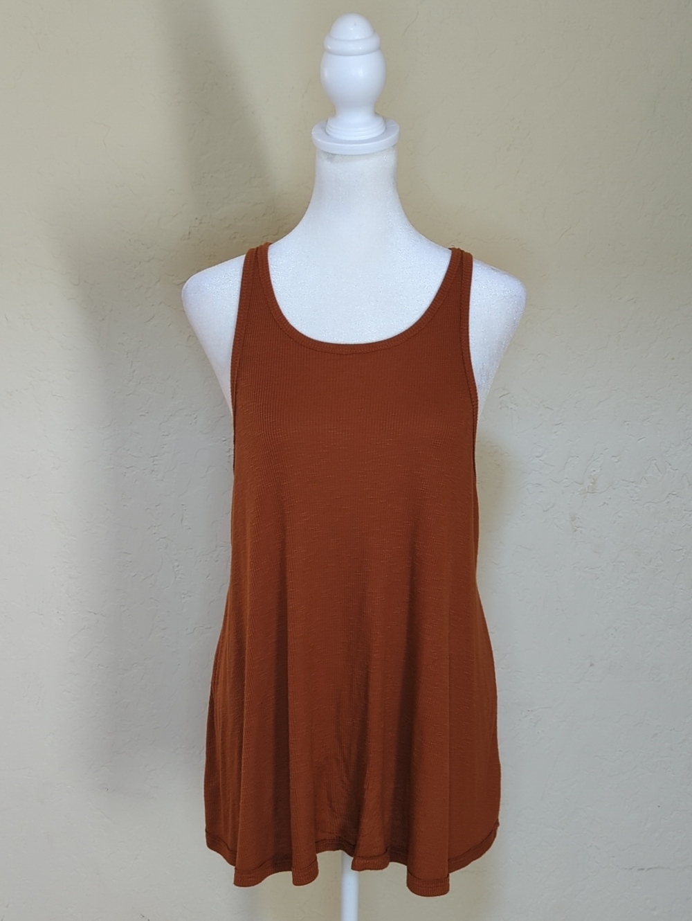 🌻💎 Free People Vintage Rust Scoop Neck Ribbed Tank Top Size Large - Flawed Gem - Picture 1 of 9